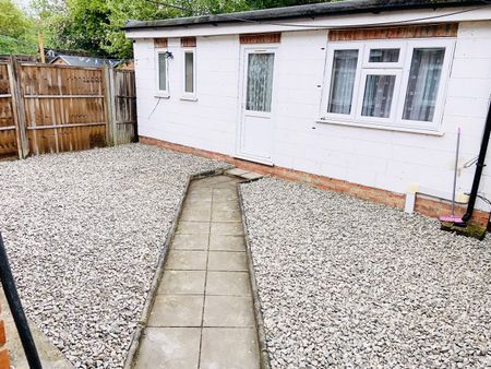 Room in a Shared House, Downham Way, BR1 - Photo 4