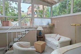 Villa-Parioli: Beautiful independent house with large private garden and terraces. Spacious living, formal dining, study-music room, sun room, 5 bedrooms, 4 bathrooms, parking. rif 163