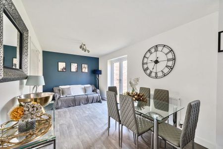 4 bedroom detached house to rent - Photo 2