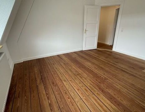 Aufwendig sanierte 2,5-Zimmerwohnung mit EBK zu vermieten! - Foto 1
