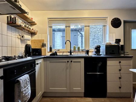 High Street, Tideswell - Photo 4