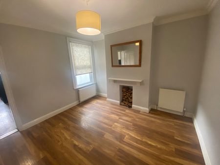 3 Bed Terraced House, Croydon, CR0 - Photo 2