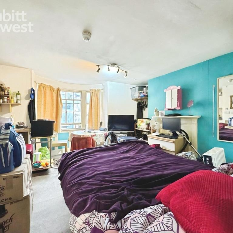 Studio to rent - Photo 1