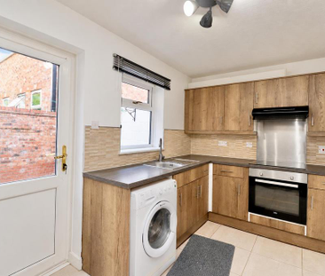 2 bedroom terraced house to rent - Photo 4