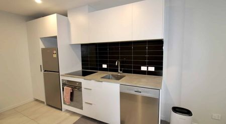 Stylish and Sophisticated One Bedroom Apartment - Photo 5