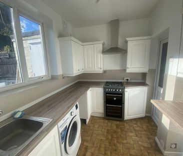 3 bedroom semi-detached house to rent - Photo 6