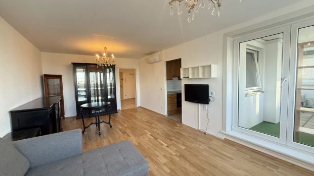 Teilmöblierte 3 Zimmer mit Klima und verglaster Loggia mit spektakulärem Weitblick & optionalem Garagenstellplatz - Photo 1