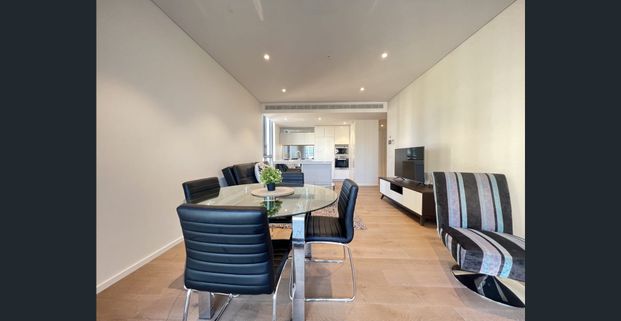 Superb lifestyle FULLY-FURNISHED apartment of ultra-convenience - Photo 1