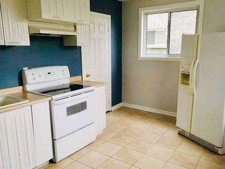 For Lease - 163 Pringle Drive Unit# Lower, Barrie, Ontario - Photo 2