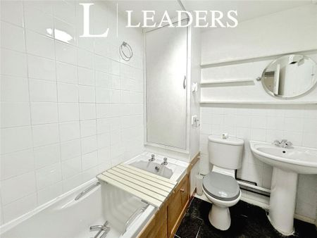 2 bedroom flat to rent - Photo 5