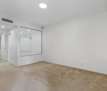 Waterfront Three Bedroom Apartment - Photo 4