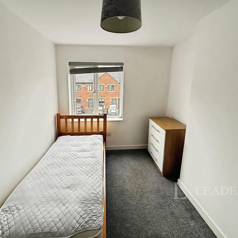 1 bedroom in a house share to rent - Photo 1