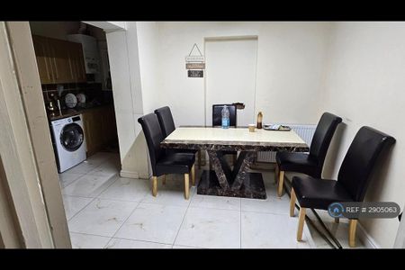 7 bedroom terraced house to rent - Photo 2