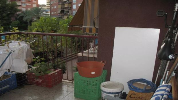 Room in a shared 4-bedroom apartment for rent in Alicante. - Photo 1
