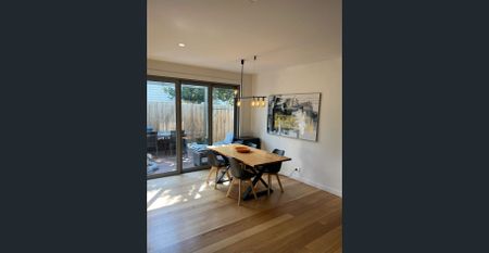 Sophisticated inner city living - Photo 5