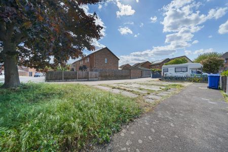 2 bedroom end of terrace house to rent - Photo 3