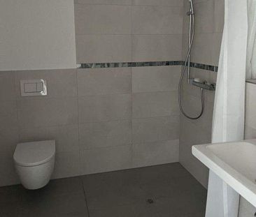 Eindrucksvoller Dachtraum mit moderner Ausstattung und EBK im Erstb... - Photo 5