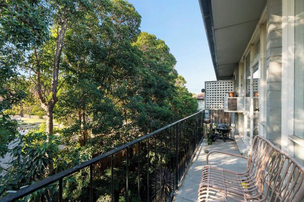 Stylish St Kilda East Living – Furnished Options Available - Photo 1