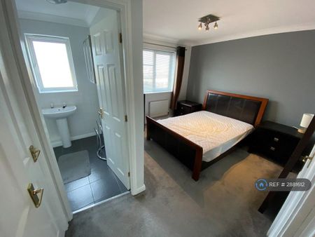 4 bedroom terraced house to rent - Photo 4