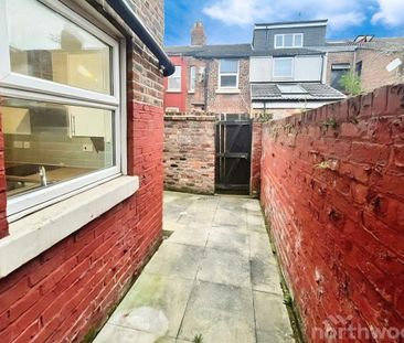 3 bedroom terraced house to rent - Photo 1