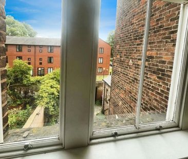 2 bedroom Flat To Let - Photo 1