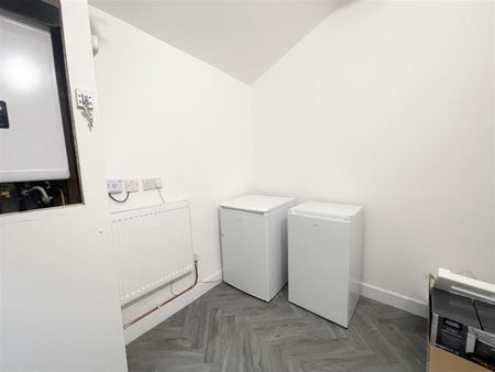 1 bed house share to rent in Coal Clough Lane, Burnley, BB11 - Photo 3
