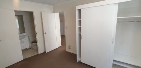 Convenient 2 bdrm/2bthrm with car park - Photo 5