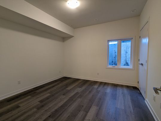 For Lease - 11 Steckley House Lane Unit# 408, Richmond Hill, Ontario - Photo 1