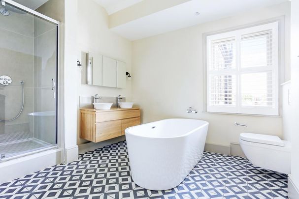 5 bedroom maisonette to rent - Photo 1