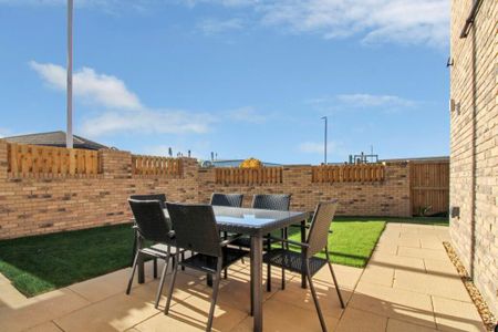 4 bedroom flat to rent - Photo 5