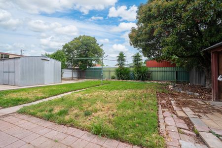 77 Wilson Street, Wodonga VIC 3690 - House For Rent | Domain - Photo 5