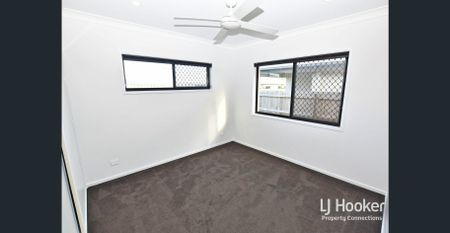 MODERN FAMILY HOME WITH MULTIPLE LIVING AREAS! - Photo 4