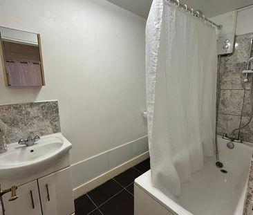 Studio Flat, East Acton Lane, W3 - Photo 2