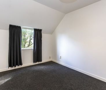 2-Bedroom Townhouse with Private Courtyard in Prime Christchurch Location! - Photo 4