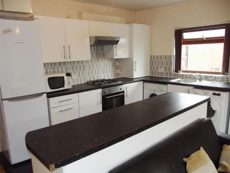 5 bedroom flat to rent - Photo 4