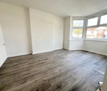 4 bedroom end of terrace house to rent - Photo 2