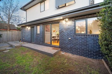 Effortless lifestyle in a great location! - Photo 5