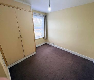 4 bedroom end of terrace house to rent - Photo 5