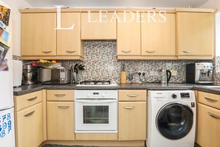 2 bedroom semi-detached house to rent - Photo 5