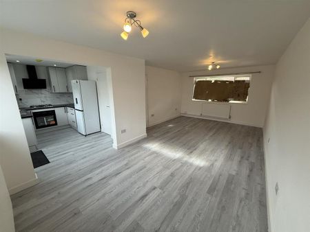 3 bedroom semi-detached house to rent - Photo 3