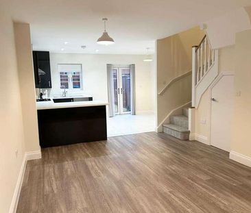 Field View, Brackley, NN13 - Photo 1