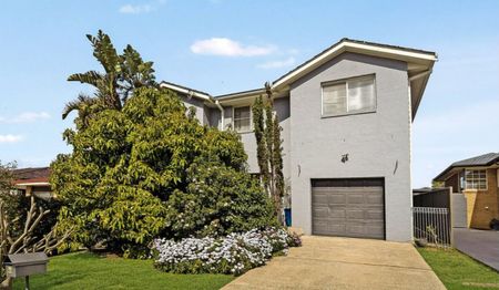 SPACIOUS FAMILY LIVING IN ONE OF GREYSTANES' MOST DESIRABLE STREETS - Photo 2