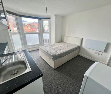 FLAT 3, Hampshire Terrace, PORTSMOUTH - Photo 3