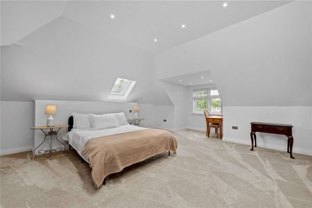 Five bedroom, new build family home in Ascot. - Photo 3