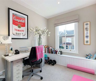 A beautifully presented four bedroom family period house in Wimbledon Town. - Photo 3