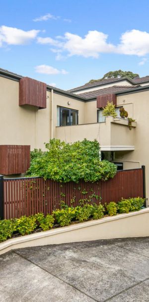 Ground Floor Delight - Photo 2