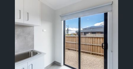 Beautiful 4 Bedroom Family Home - Photo 5