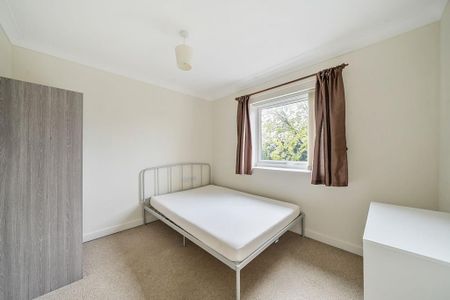 3 bedroom flat to rent - Photo 2