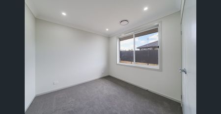 Immaculate Family Home! - Photo 4