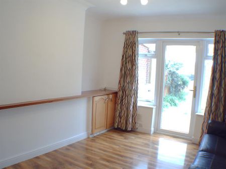 3 bedroom semi-detached house to rent - Photo 2